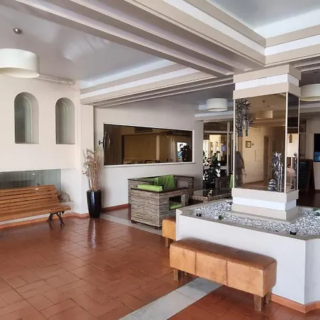 Touristique Dans Hoteliere Silchoro Lägenhet